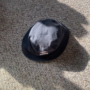 Adidas bucket hat